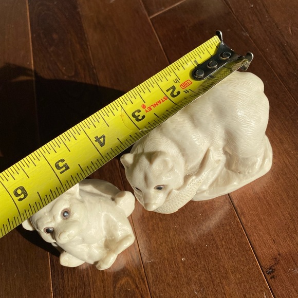 Polar Bear Cubs Sculpture by AARKTIK set of 2 - Picture 4 of 10